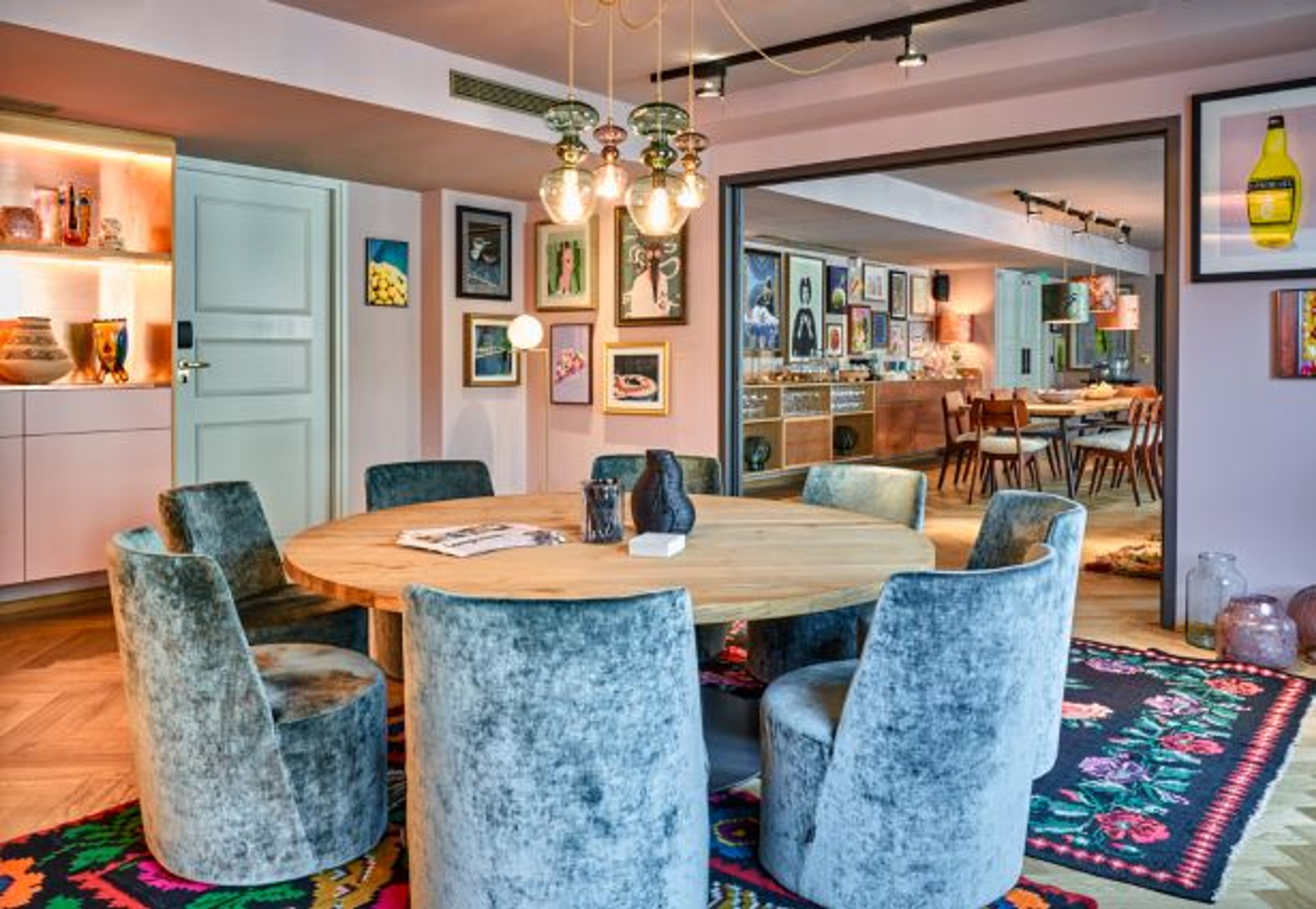 Salle de réunion - Magenta - 8 personnes